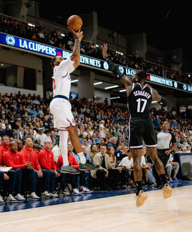 关于NBA名宿现身赛场，激情助威助力球队破冰的信息
