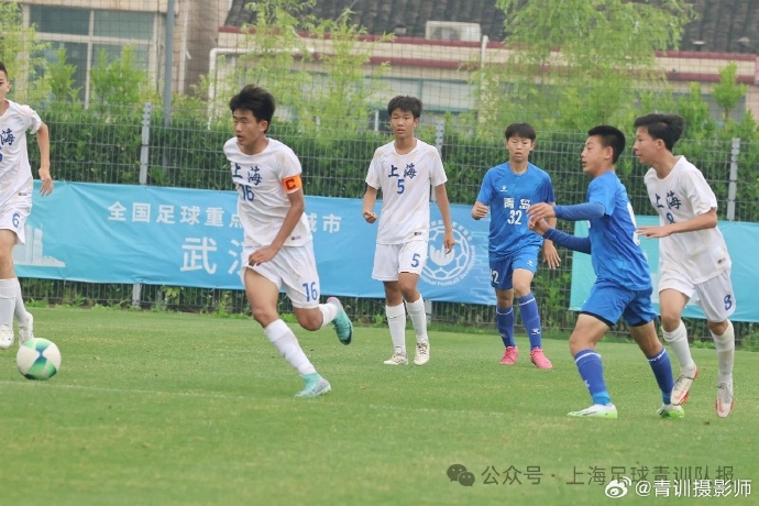 国内足球锦标赛精彩纷呈，球队备战充沛