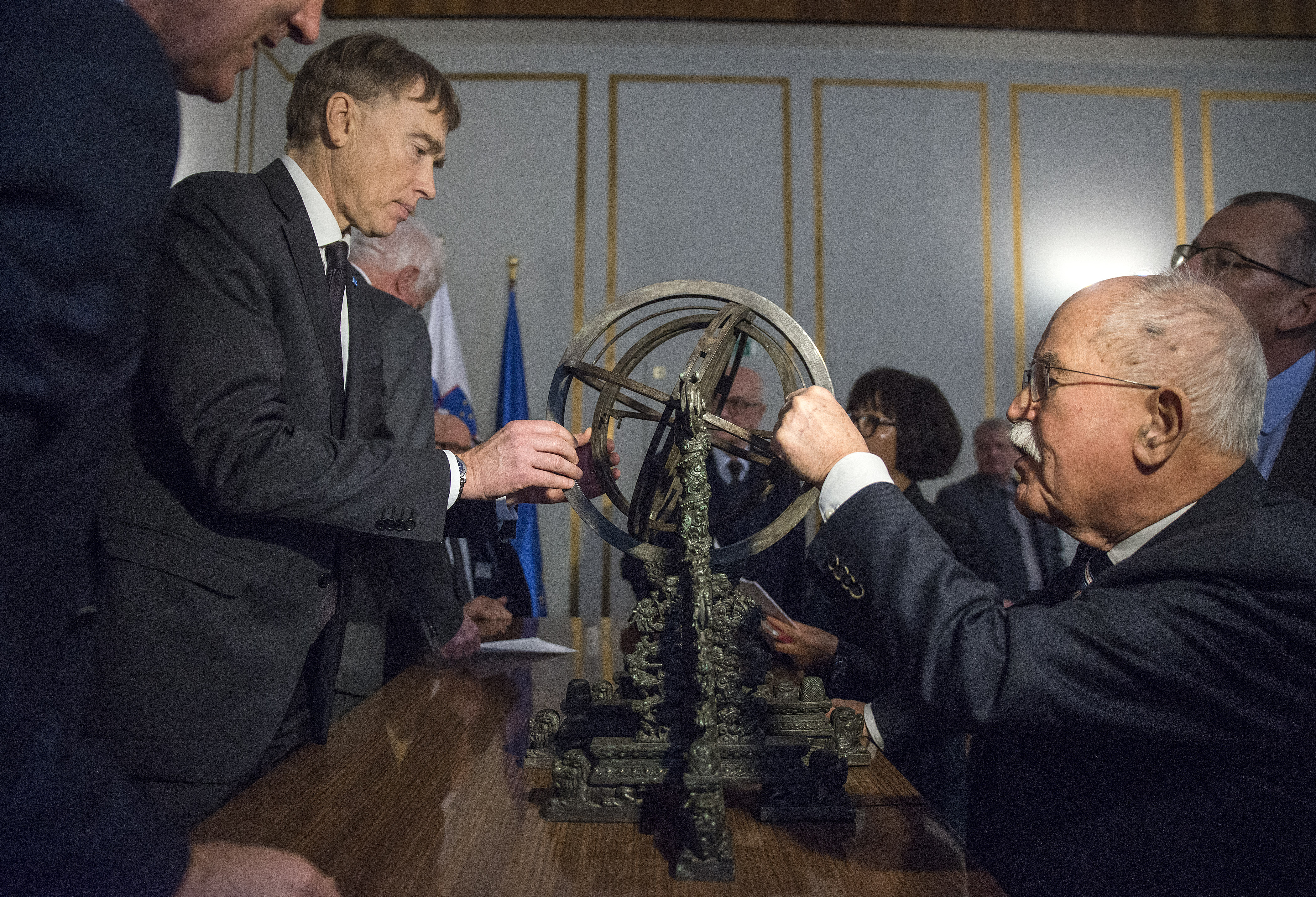 九游娱乐网站-包含塞浦路斯逆袭斯洛文尼亚，争夺卡托维兹的词条