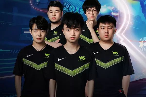 KT轻取FLY,Clid线上压制力十足激烈交锋成都决赛之夜,引爆全场热议 KT轻取FLY,Clid线上压制力十足激烈交锋成都决赛之夜,引爆全场热议