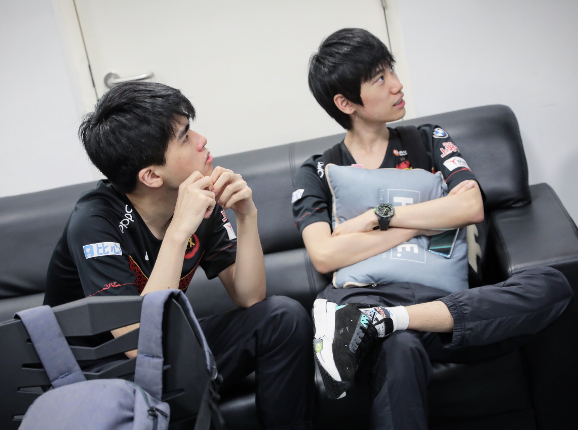 九游娱乐官方-PSG翻盘FPX，Knight拿下关键大龙激烈交锋半决赛，留下经典瞬间