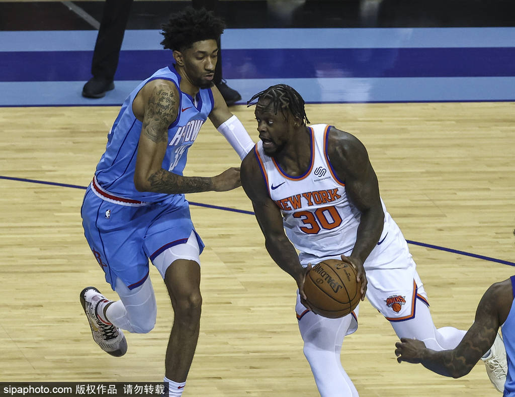 九游APP-尼克斯大胜马刺，兰德尔砍下20+10