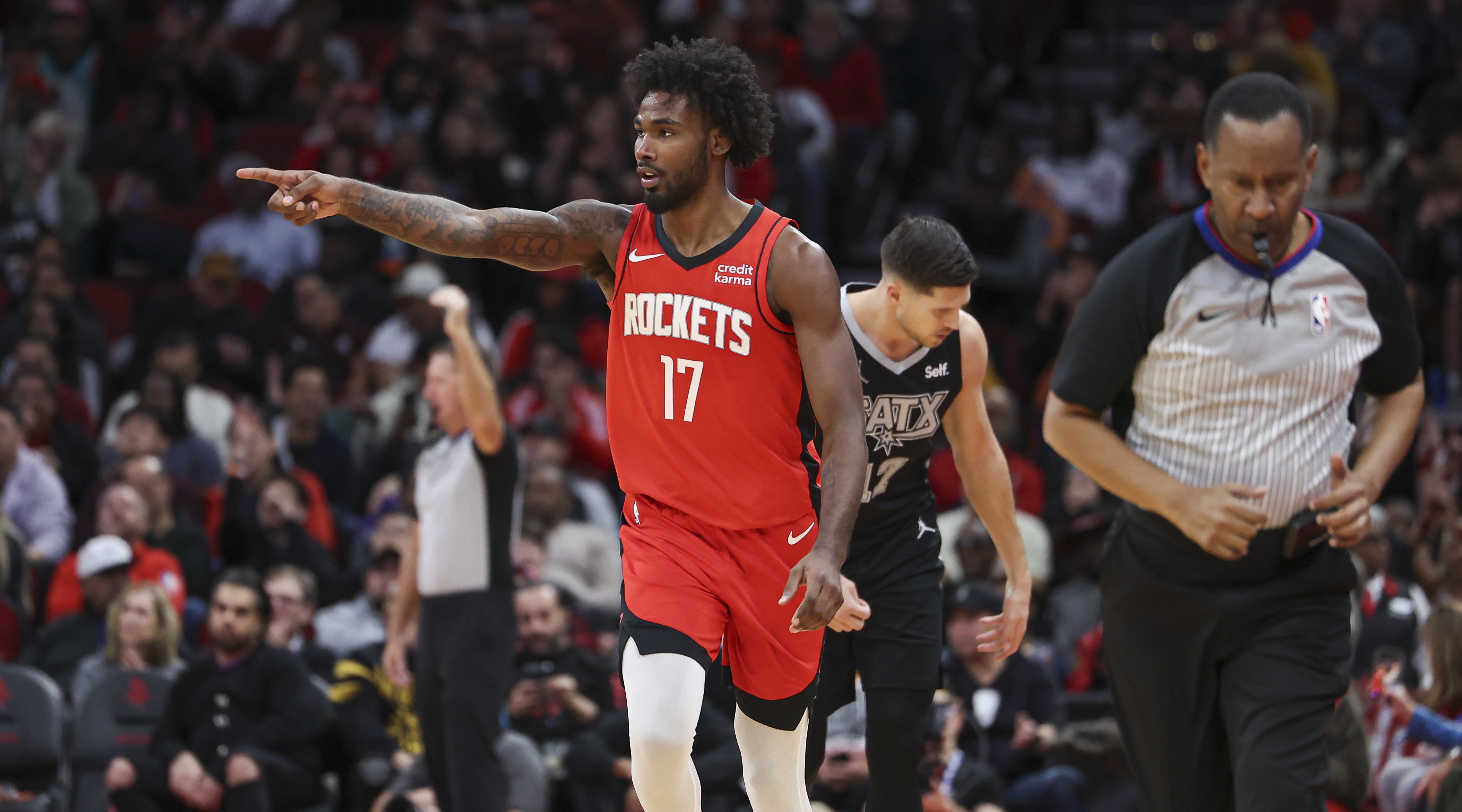 火箭力克快船,取得四连胜 火箭力克快船,取得四连胜