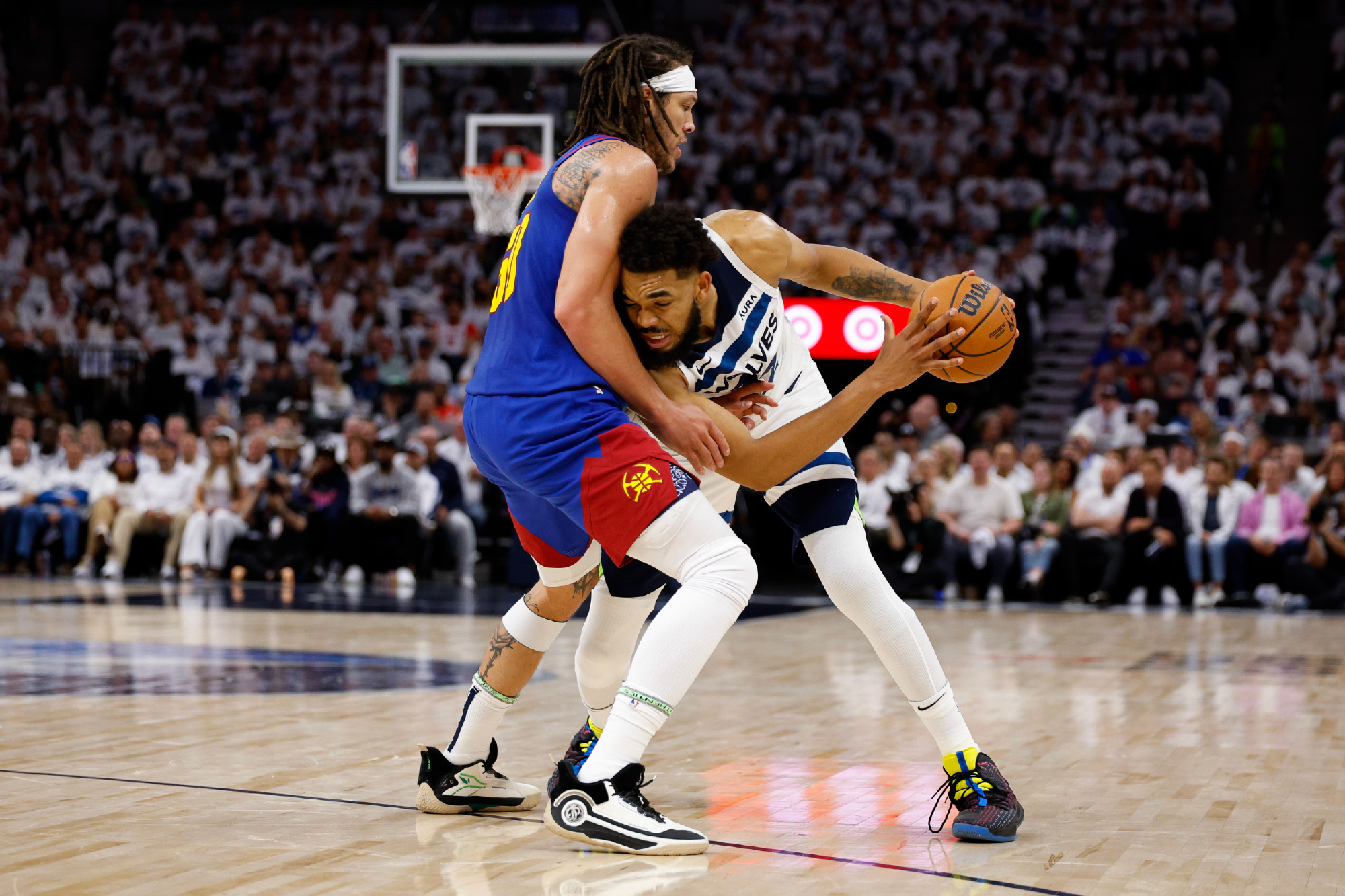 爵士鏖战独行侠，约基奇统治全场