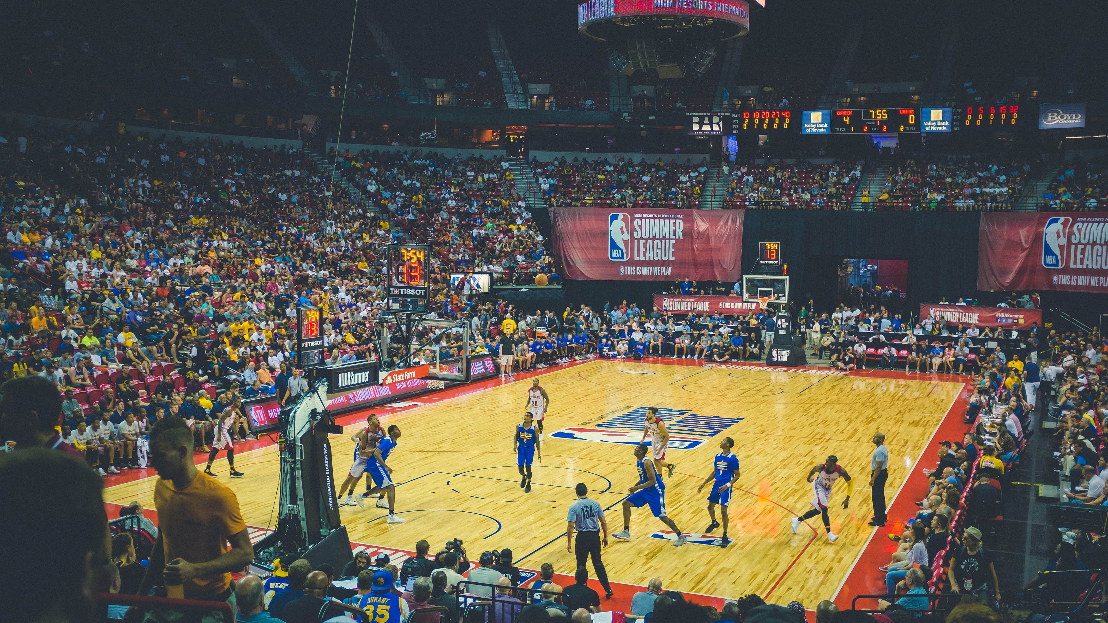 九游娱乐官方网站-当活塞冲垮凯尔特人，库里在意甲篮球场上接管比赛