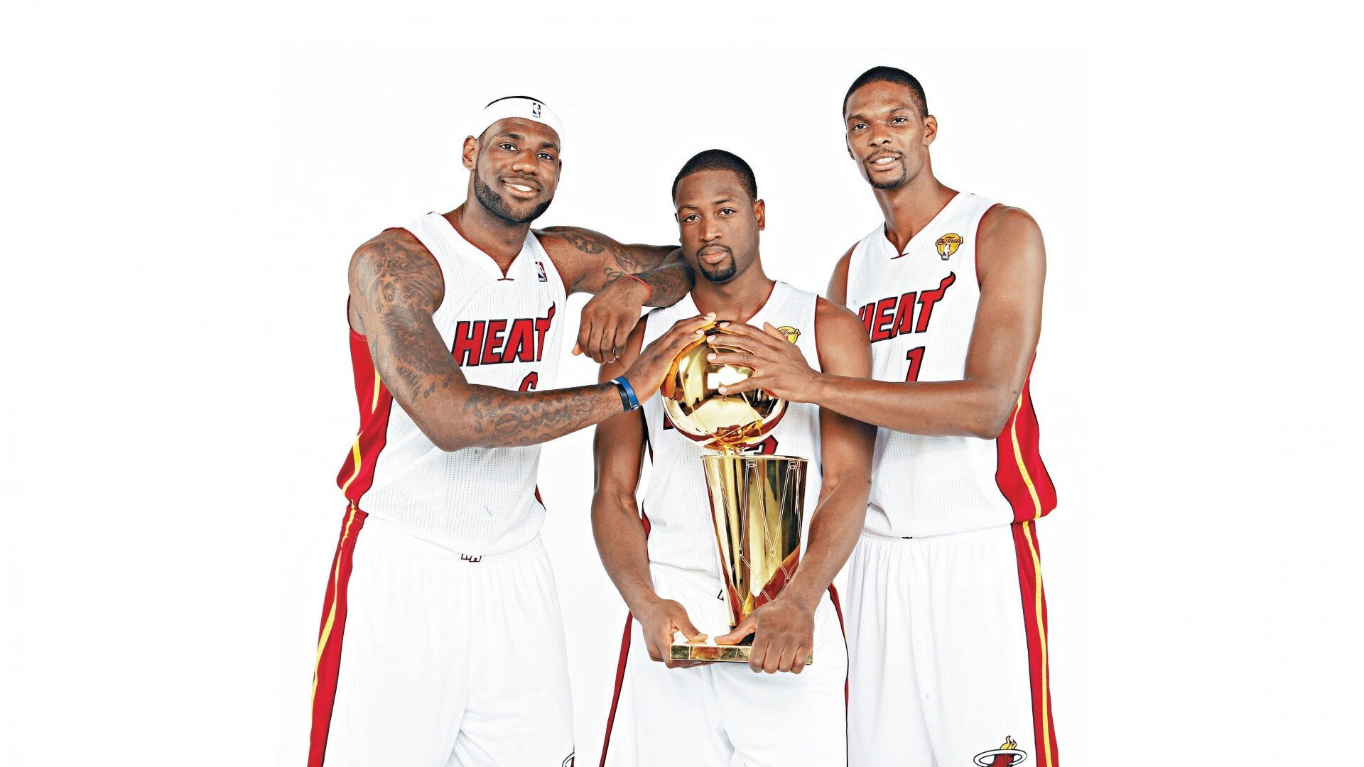 托举胜利的手，当恩比德在倒计时归零时定格乾坤