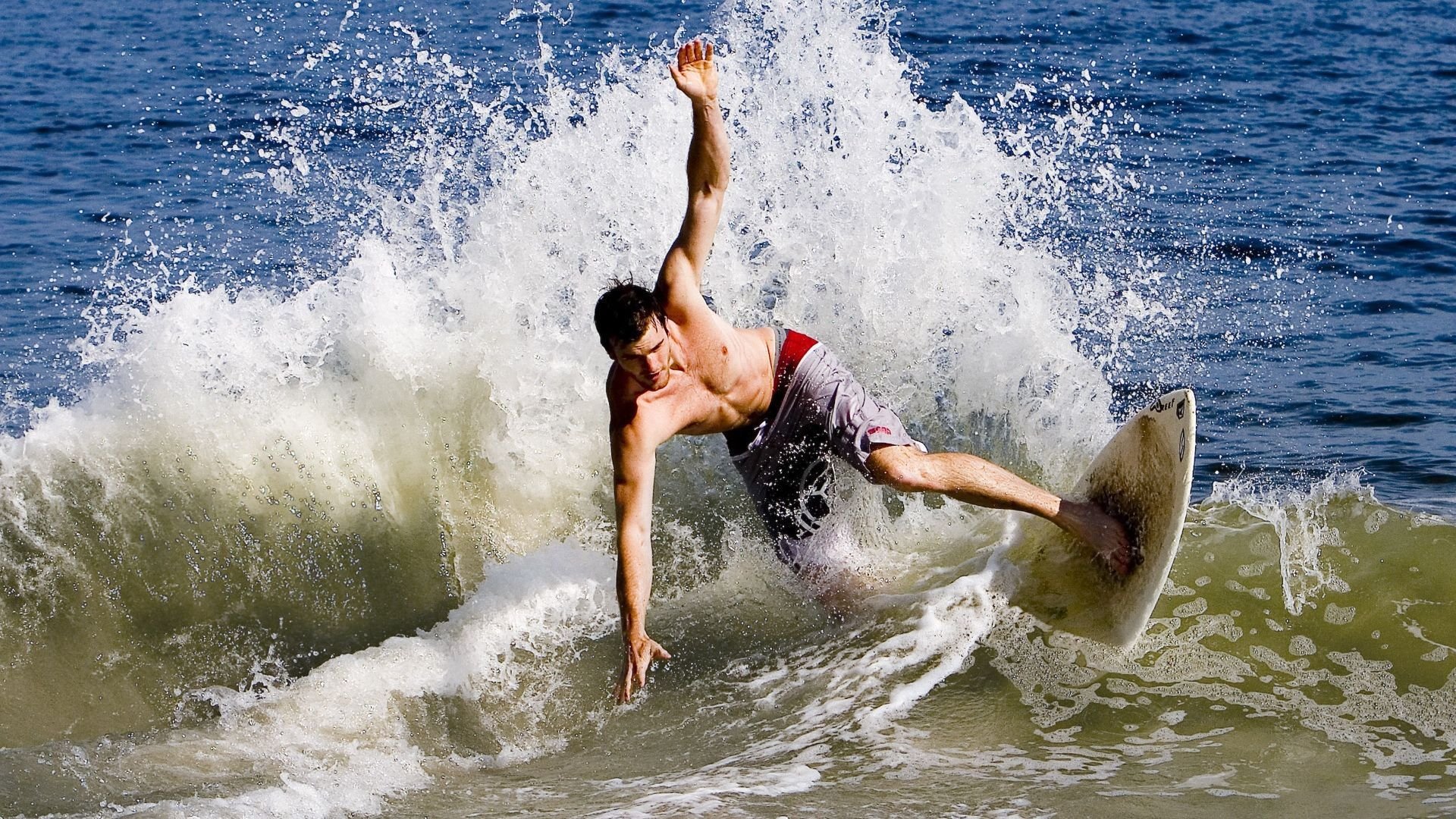 九游中国-雷霆狂飙撕裂东北虎防线，武切维奇全能演出诠释欧洲魔术